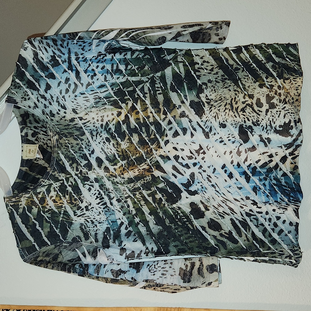 Jess & Jane Animal Print Women's Top, Size S (actually Medium)